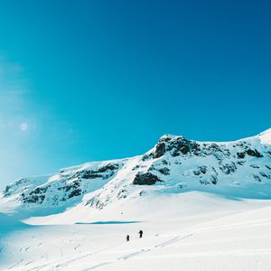 Preview wallpaper skiers, tourists, snow, mountain, journey