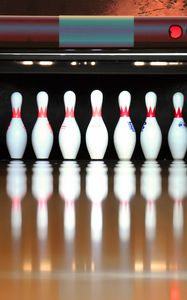 Preview wallpaper skittles, bowling, reflection