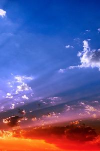 Preview wallpaper sky, beams, sun, light, orange, blue, brightly