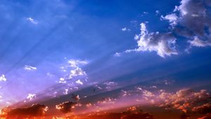 Preview wallpaper sky, beams, sun, light, orange, blue, brightly