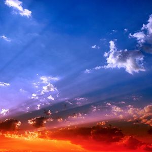 Preview wallpaper sky, beams, sun, light, orange, blue, brightly