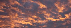 Preview wallpaper sky, clouds, evening, pink, yellow, atmospheric