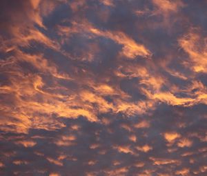 Preview wallpaper sky, clouds, evening, pink, yellow, atmospheric