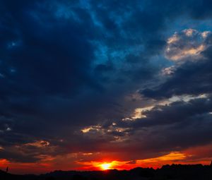 Preview wallpaper sky, clouds, sunset, horizon