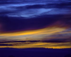 Preview wallpaper sky, clouds, sunset, lines