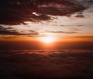 Preview wallpaper sky, clouds, sunset, sun