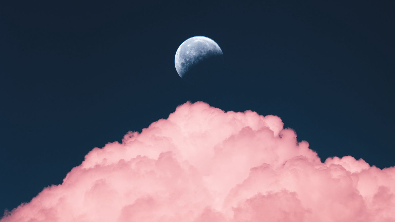 Hãy tận hưởng cảm giác bình yên và thư giãn với hình nền độ phân giải 1600x900 mây, trăng, đêm tràn ngập màu hồng thật dịu dàng. Sắc màu này sẽ giúp tràn đầy sự lãng mạn cho không gian làm việc của bạn. Xem ngay hình ảnh để thưởng thức sự tuyệt vời này.