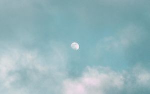 Preview wallpaper sky, moon, clouds, day