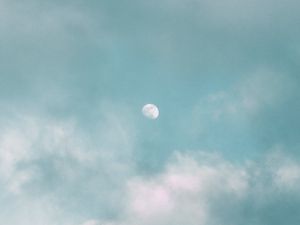 Preview wallpaper sky, moon, clouds, day