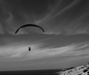 Preview wallpaper skydiver, ocean, coast, black and white