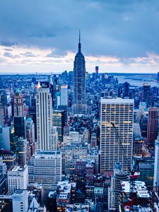 Preview wallpaper skyscraper, building, city, evening