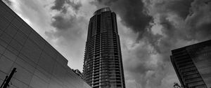 Preview wallpaper skyscraper, bw, facade, clouds