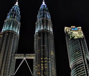 Preview wallpaper skyscrapers, night, light