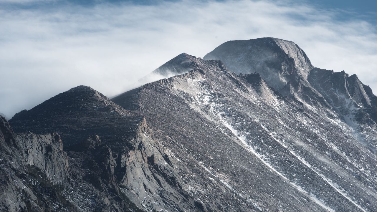 Wallpaper slope, mountain, fog