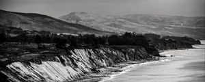 Preview wallpaper slope, sea, waves, nature, black and white