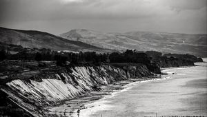 Preview wallpaper slope, sea, waves, nature, black and white