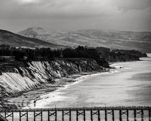 Preview wallpaper slope, sea, waves, nature, black and white