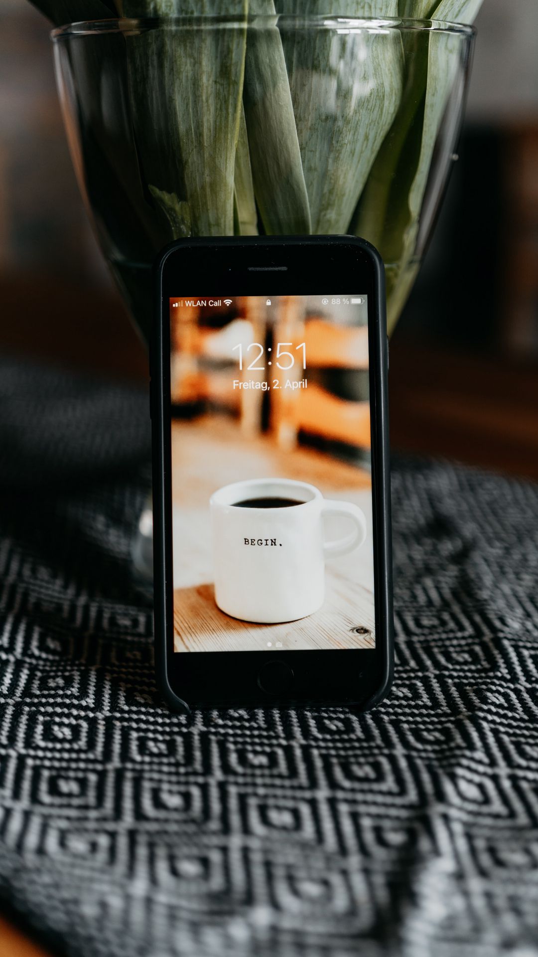 1080x1920 Wallpaper smartphone, phone, vase, tablecloth