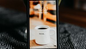 Preview wallpaper smartphone, phone, vase, tablecloth