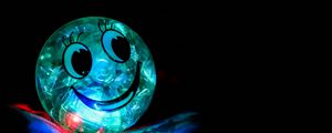 Preview wallpaper smile, happiness, ball, backlight