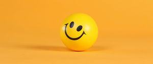 Preview wallpaper smile, smiley, ball, yellow