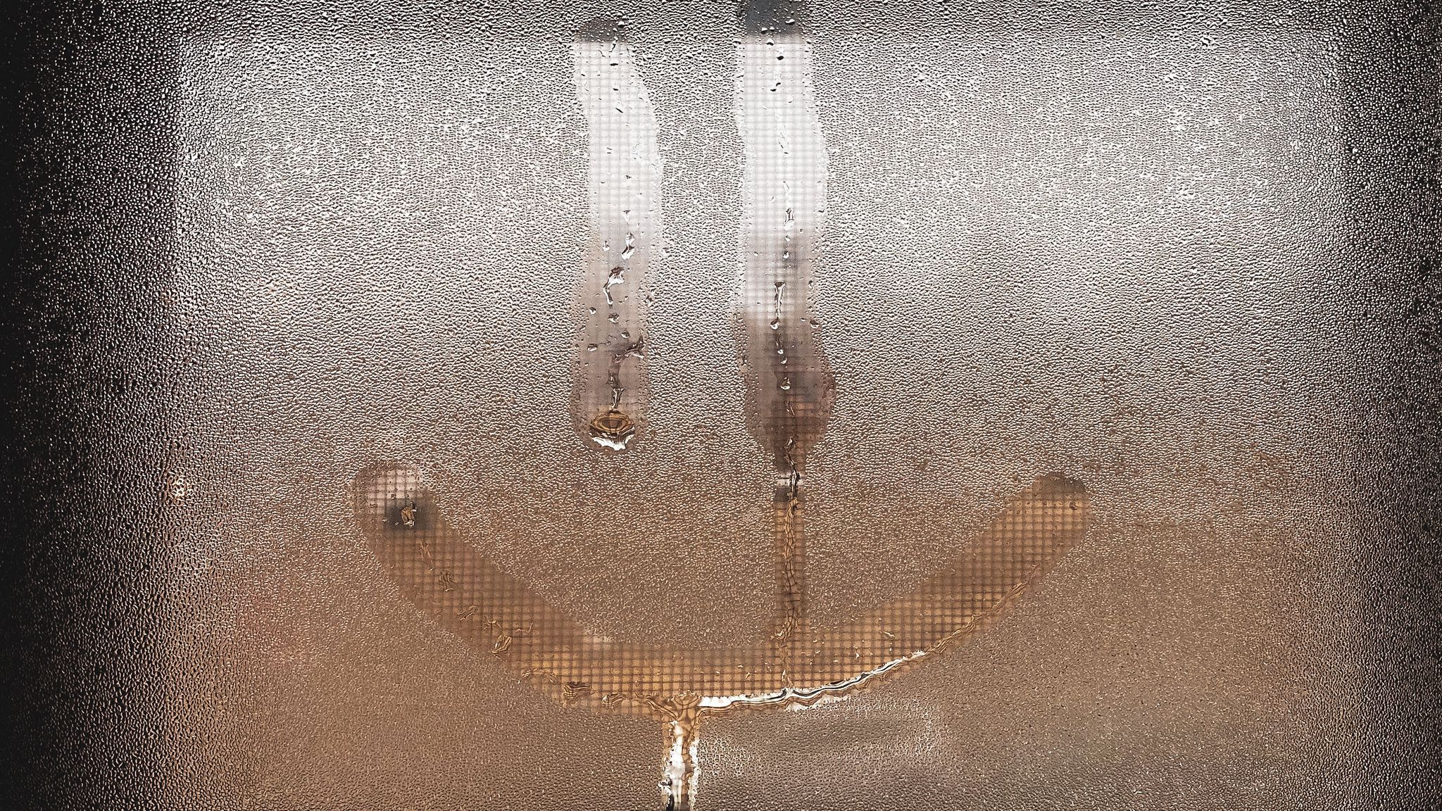 2048x1152 Wallpaper smile, smiley, glass, wet, window, drops
