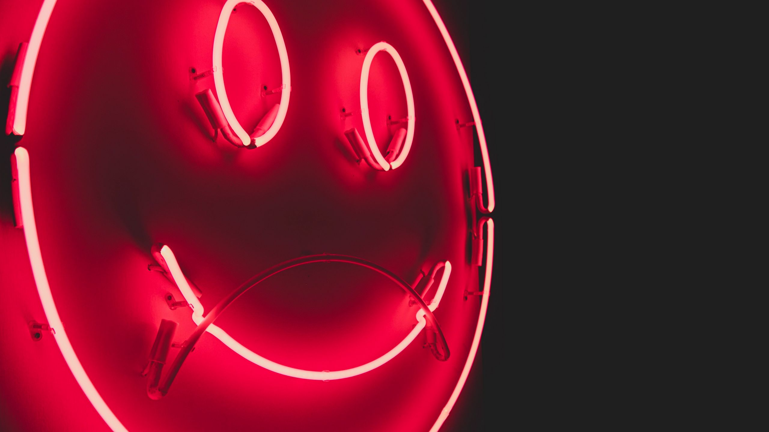 2560x1440 Wallpaper smile, smiley, neon, glow, red