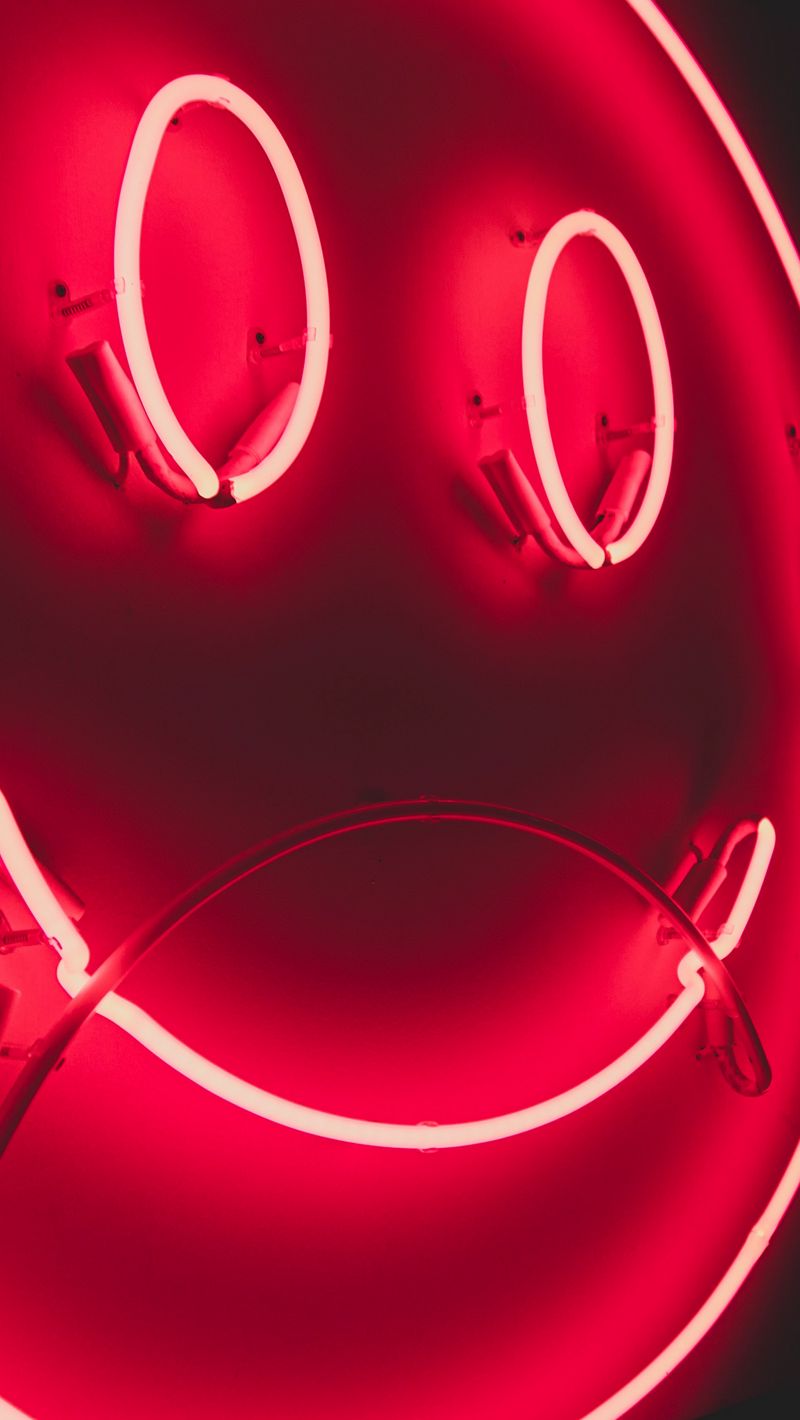 800x1420 Wallpaper smile, smiley, neon, glow, red