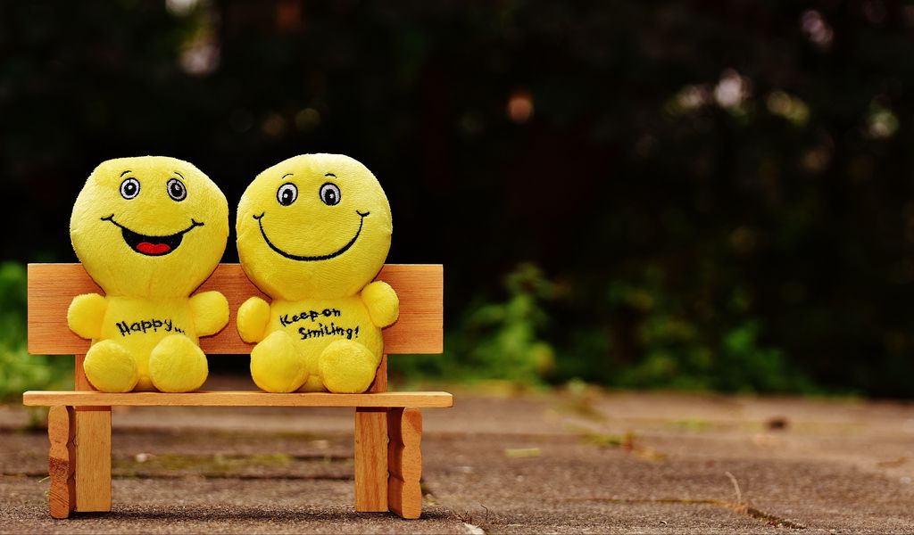 1024x600 Wallpaper smiles, happy, cheerful, smile, bench, cute