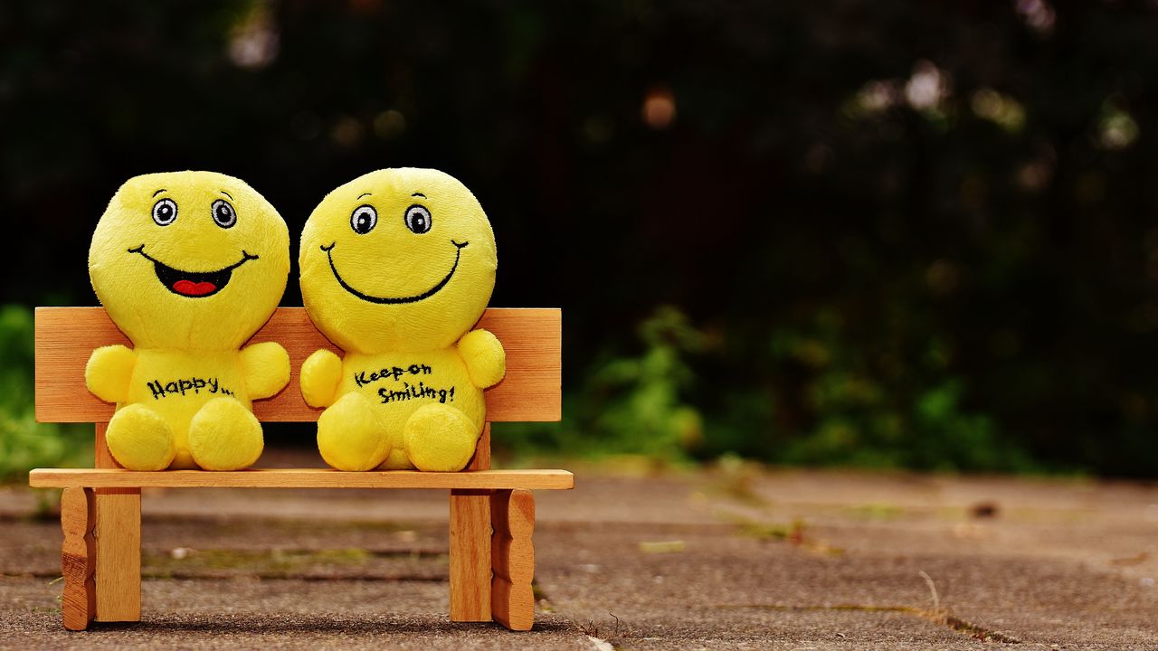 1280x720 Wallpaper smiles, happy, cheerful, smile, bench, cute
