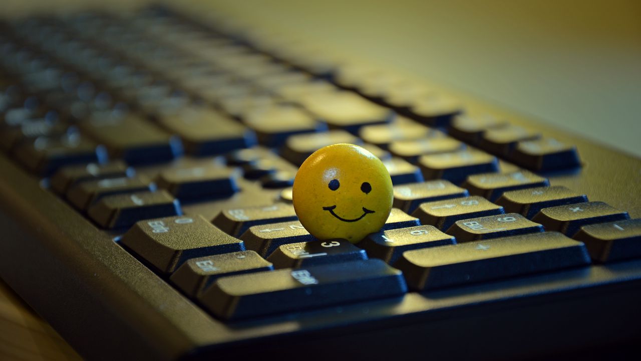 Wallpaper smiley, ball, keyboard, toy