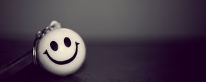 Preview wallpaper smiley, smile, bw, keychain
