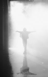 Preview wallpaper smoke, silhouette, fog, bw, puddle, reflection