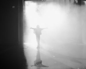 Preview wallpaper smoke, silhouette, fog, bw, puddle, reflection