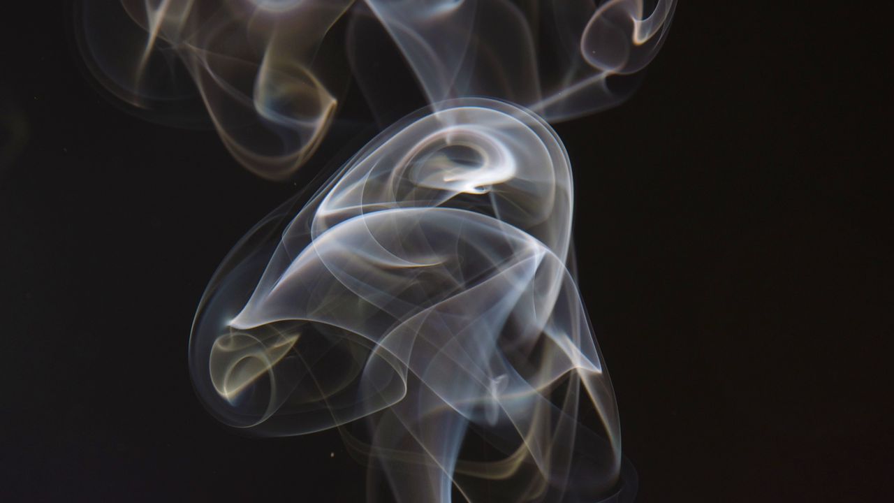 Wallpaper smoke, smoke puffs, dark background, shroud