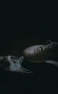 Preview wallpaper sneaker, puddle, touch, dark