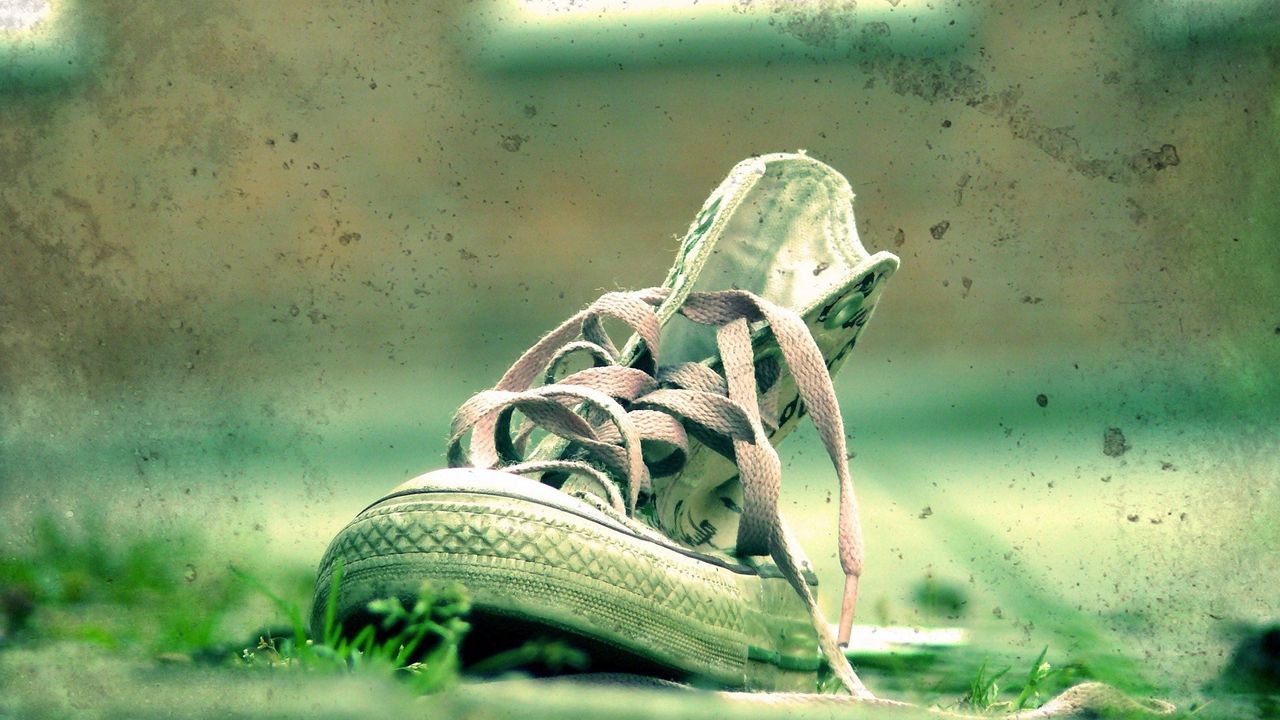 Wallpaper sneakers, dirt, shoe laces, grass