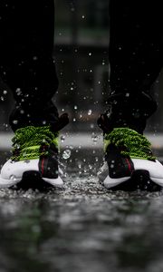 Preview wallpaper sneakers, feet, rain, shoes, spray