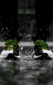 Preview wallpaper sneakers, feet, rain, shoes, spray