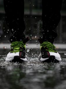 Preview wallpaper sneakers, feet, rain, shoes, spray