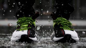 Preview wallpaper sneakers, feet, rain, shoes, spray