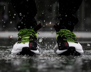 Preview wallpaper sneakers, feet, rain, shoes, spray