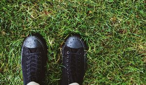 Preview wallpaper sneakers, grass, drops, dew