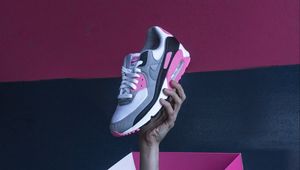 Preview wallpaper sneakers, hand, photoshop, box