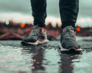 Preview wallpaper sneakers, legs, man, reflection, asphalt