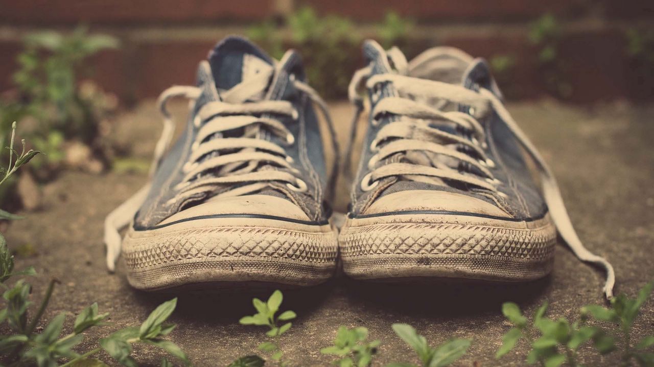 Wallpaper sneakers, shoes, sports, old, dirty, laces
