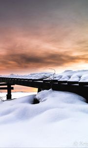 Preview wallpaper snow, building, winter, clouds