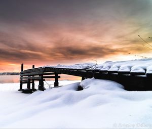 Preview wallpaper snow, building, winter, clouds