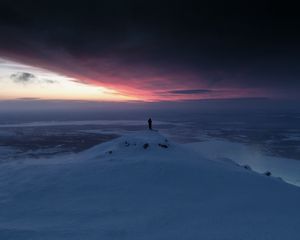 Preview wallpaper snow, man, freedom, sunset