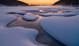 Preview wallpaper snow, river, ice, cold, winter, water